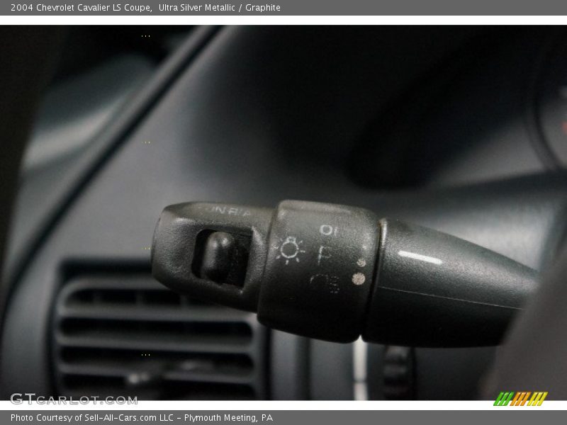 Ultra Silver Metallic / Graphite 2004 Chevrolet Cavalier LS Coupe