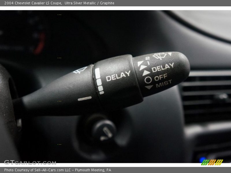Ultra Silver Metallic / Graphite 2004 Chevrolet Cavalier LS Coupe