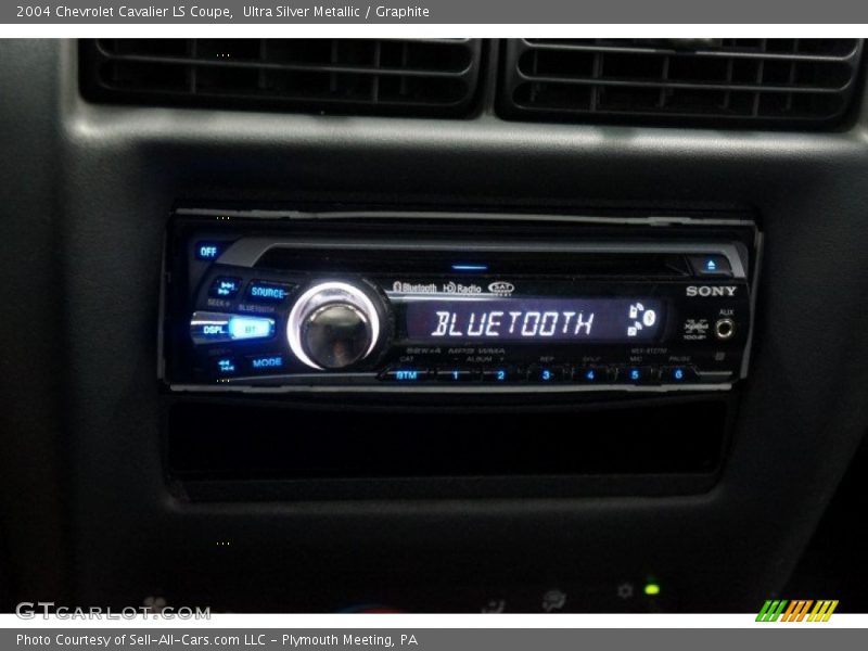 Ultra Silver Metallic / Graphite 2004 Chevrolet Cavalier LS Coupe