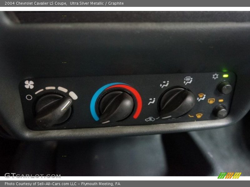 Ultra Silver Metallic / Graphite 2004 Chevrolet Cavalier LS Coupe