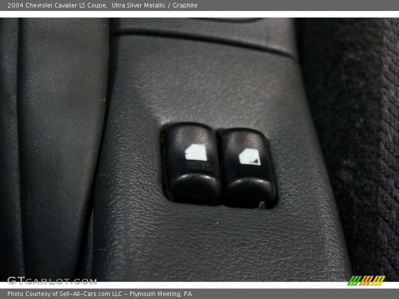Ultra Silver Metallic / Graphite 2004 Chevrolet Cavalier LS Coupe