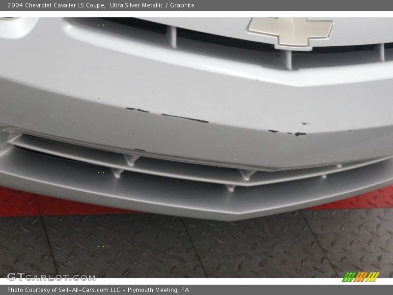 Ultra Silver Metallic / Graphite 2004 Chevrolet Cavalier LS Coupe