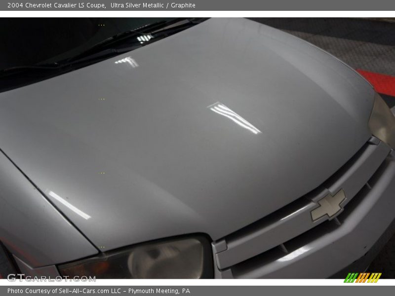Ultra Silver Metallic / Graphite 2004 Chevrolet Cavalier LS Coupe