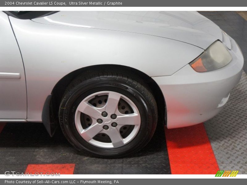 Ultra Silver Metallic / Graphite 2004 Chevrolet Cavalier LS Coupe