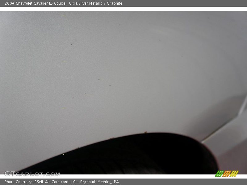 Ultra Silver Metallic / Graphite 2004 Chevrolet Cavalier LS Coupe