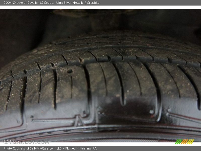 Ultra Silver Metallic / Graphite 2004 Chevrolet Cavalier LS Coupe