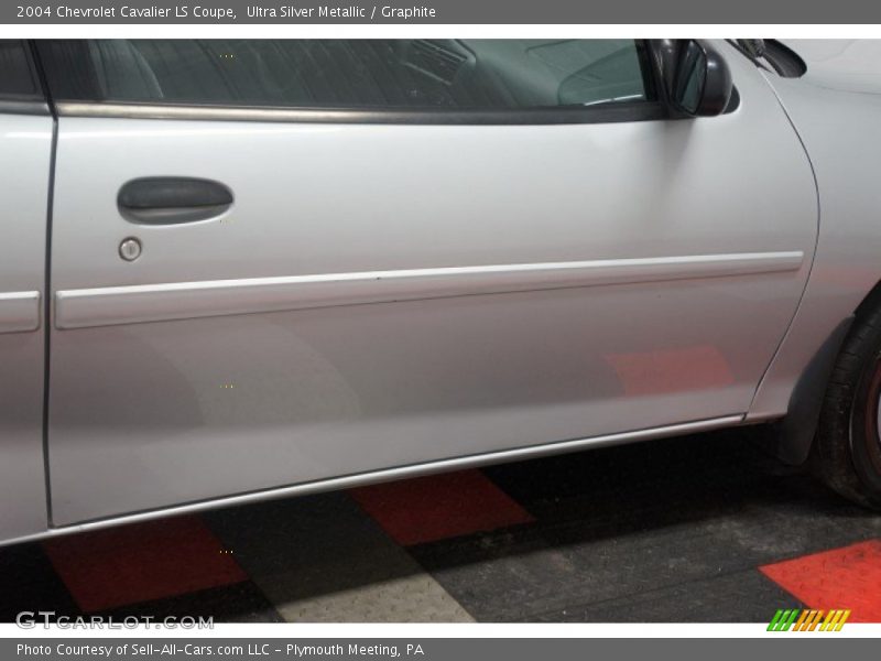 Ultra Silver Metallic / Graphite 2004 Chevrolet Cavalier LS Coupe