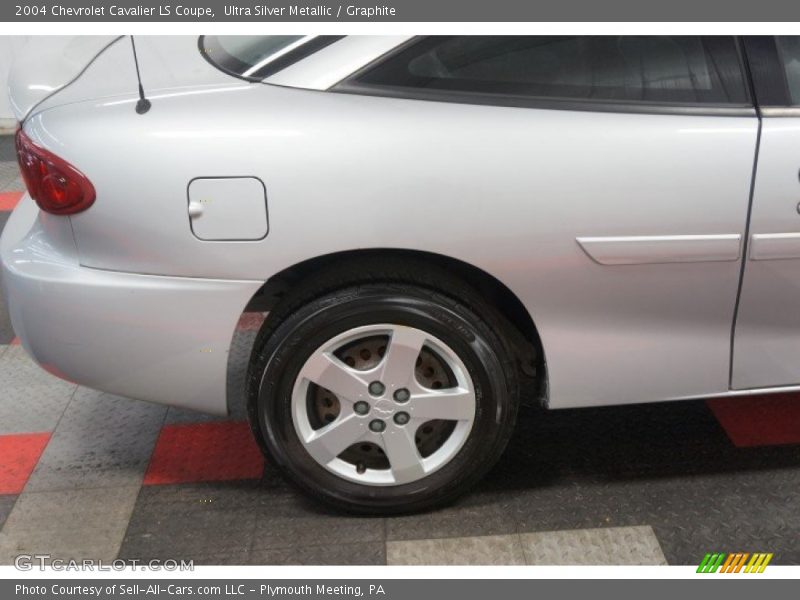 Ultra Silver Metallic / Graphite 2004 Chevrolet Cavalier LS Coupe