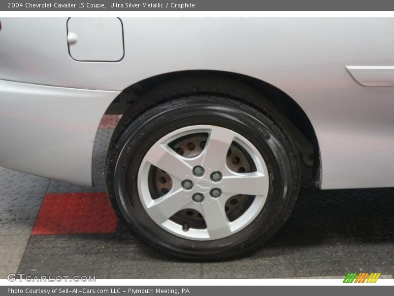Ultra Silver Metallic / Graphite 2004 Chevrolet Cavalier LS Coupe