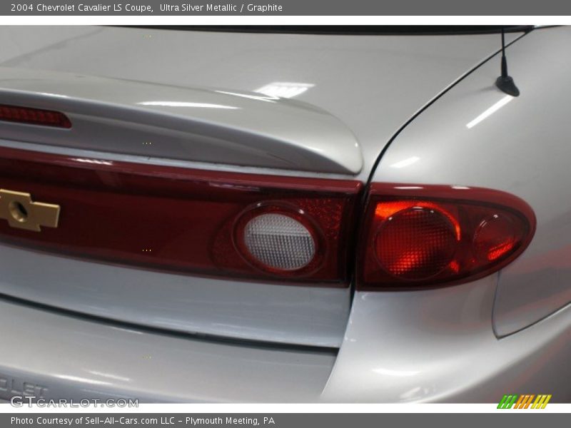 Ultra Silver Metallic / Graphite 2004 Chevrolet Cavalier LS Coupe