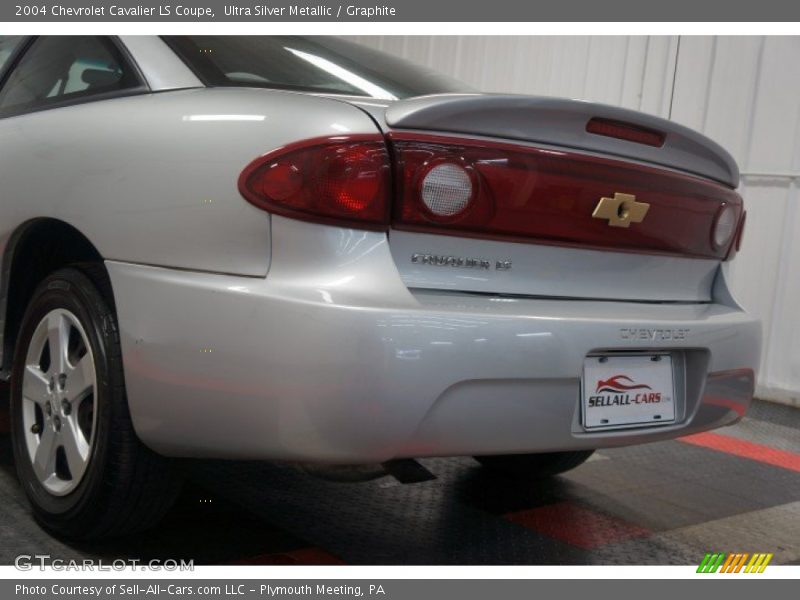 Ultra Silver Metallic / Graphite 2004 Chevrolet Cavalier LS Coupe