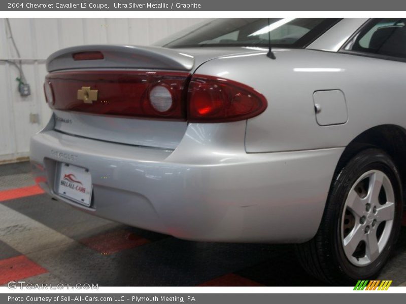 Ultra Silver Metallic / Graphite 2004 Chevrolet Cavalier LS Coupe