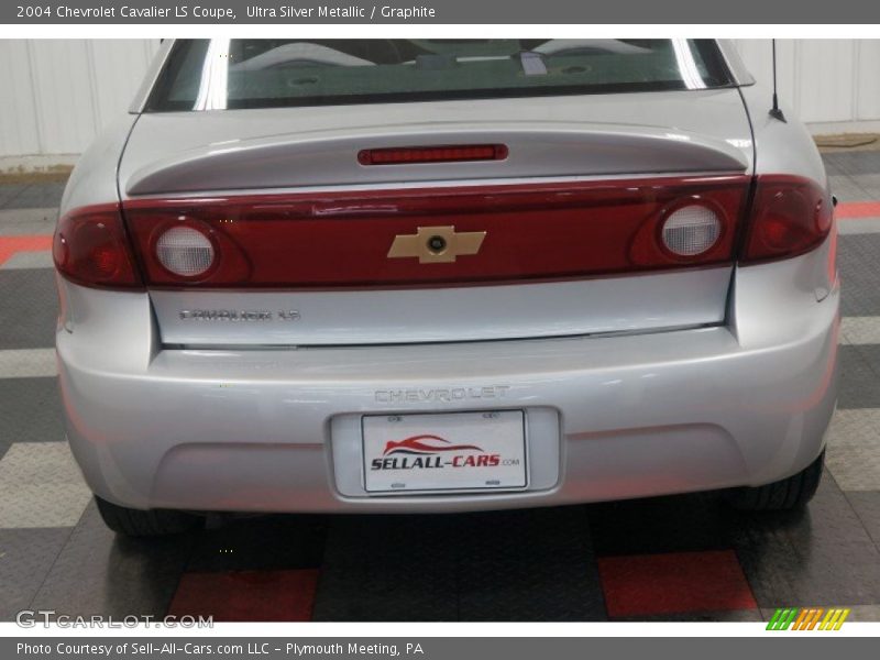 Ultra Silver Metallic / Graphite 2004 Chevrolet Cavalier LS Coupe
