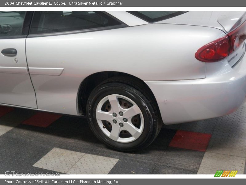 Ultra Silver Metallic / Graphite 2004 Chevrolet Cavalier LS Coupe