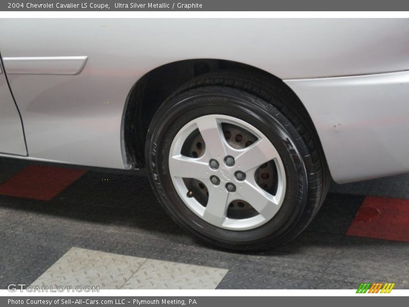 Ultra Silver Metallic / Graphite 2004 Chevrolet Cavalier LS Coupe