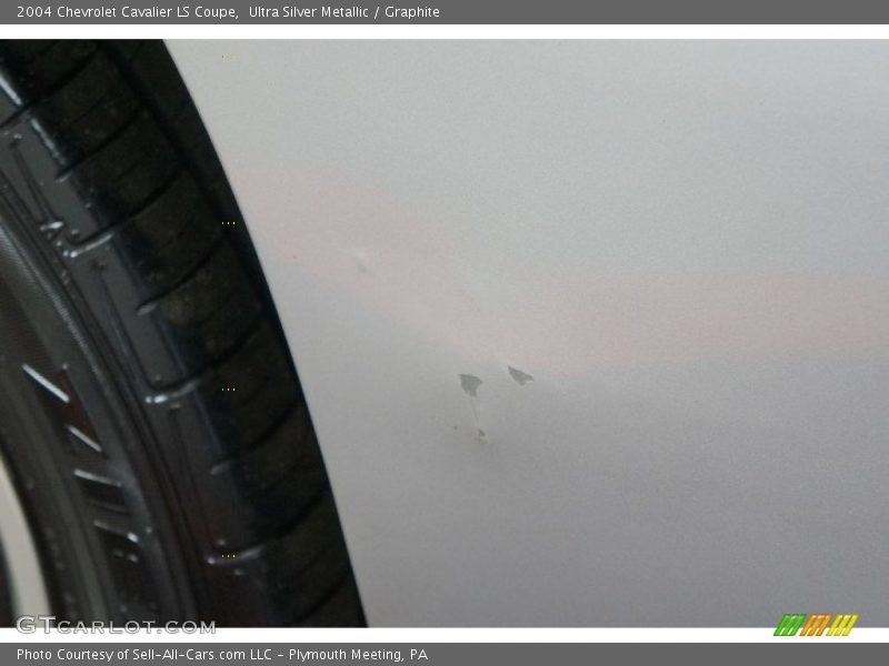 Ultra Silver Metallic / Graphite 2004 Chevrolet Cavalier LS Coupe