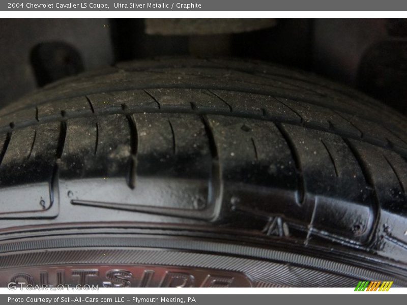 Ultra Silver Metallic / Graphite 2004 Chevrolet Cavalier LS Coupe