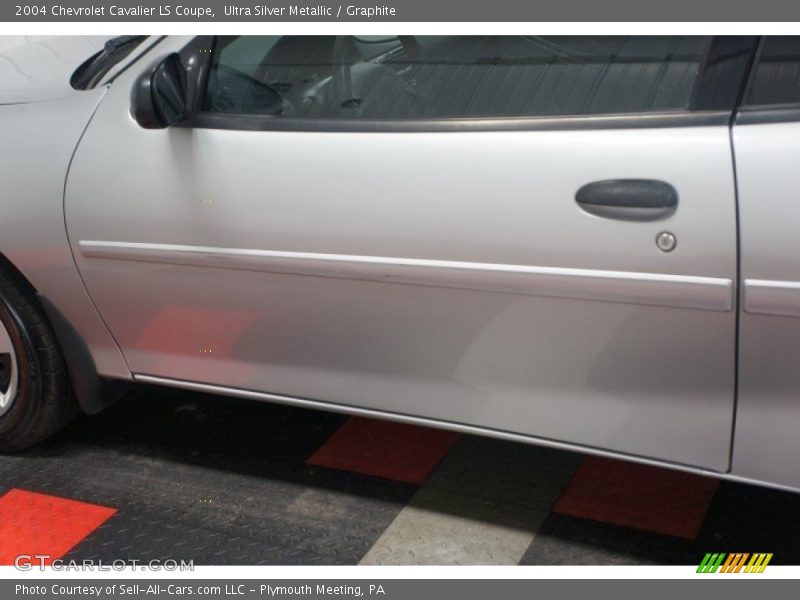 Ultra Silver Metallic / Graphite 2004 Chevrolet Cavalier LS Coupe