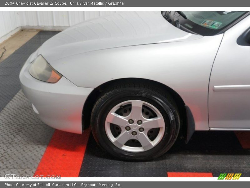 Ultra Silver Metallic / Graphite 2004 Chevrolet Cavalier LS Coupe