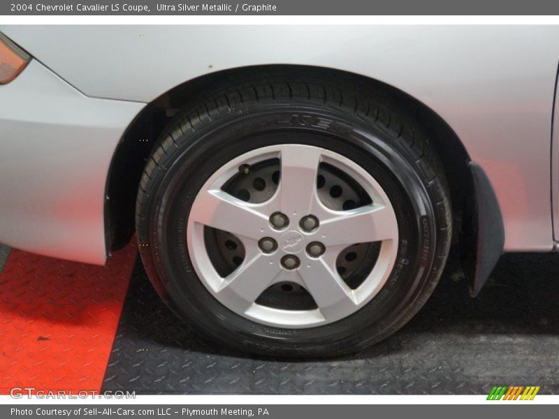 Ultra Silver Metallic / Graphite 2004 Chevrolet Cavalier LS Coupe