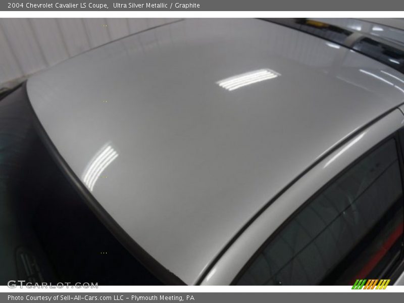 Ultra Silver Metallic / Graphite 2004 Chevrolet Cavalier LS Coupe