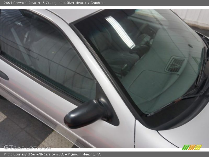 Ultra Silver Metallic / Graphite 2004 Chevrolet Cavalier LS Coupe