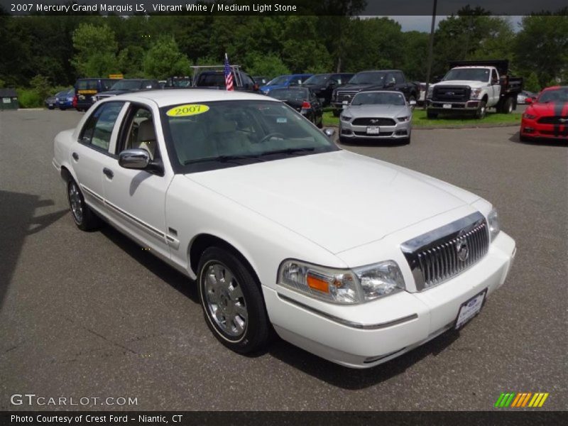 Front 3/4 View of 2007 Grand Marquis LS