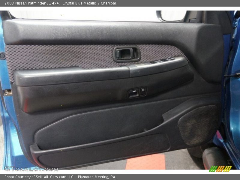 Crystal Blue Metallic / Charcoal 2003 Nissan Pathfinder SE 4x4