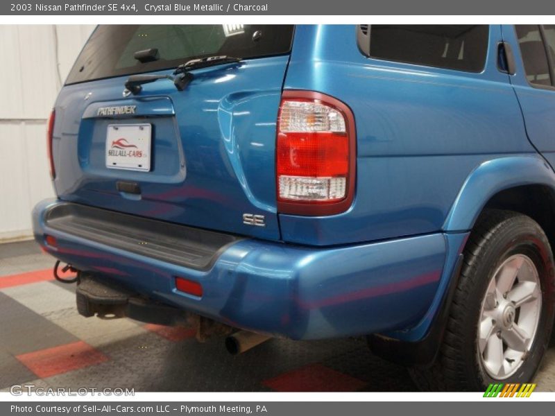 Crystal Blue Metallic / Charcoal 2003 Nissan Pathfinder SE 4x4