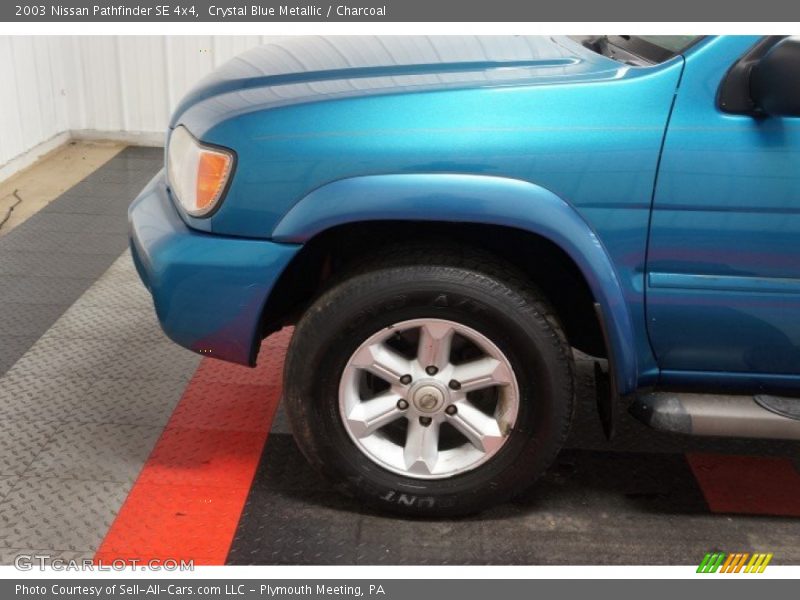 Crystal Blue Metallic / Charcoal 2003 Nissan Pathfinder SE 4x4