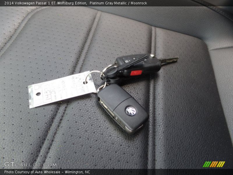 Platinum Gray Metallic / Moonrock 2014 Volkswagen Passat 1.8T Wolfsburg Edition