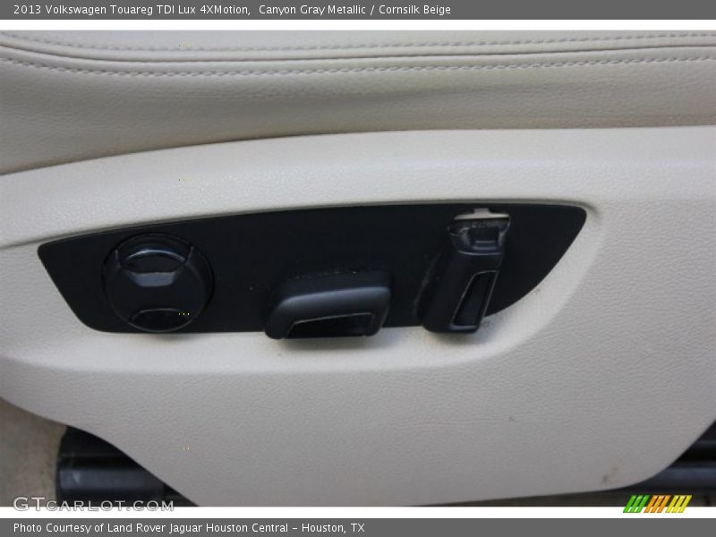 Canyon Gray Metallic / Cornsilk Beige 2013 Volkswagen Touareg TDI Lux 4XMotion
