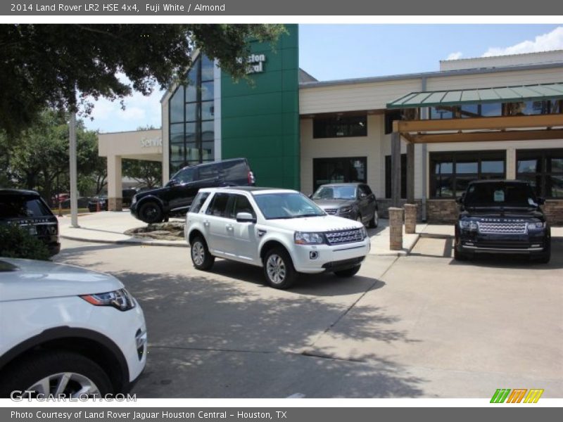 Fuji White / Almond 2014 Land Rover LR2 HSE 4x4