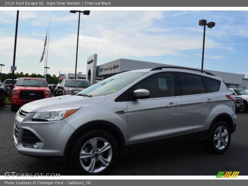 Ingot Silver Metallic / Charcoal Black 2016 Ford Escape SE