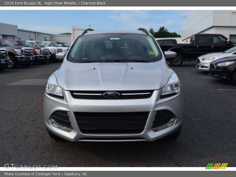 Ingot Silver Metallic / Charcoal Black 2016 Ford Escape SE