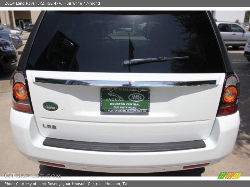 Fuji White / Almond 2014 Land Rover LR2 HSE 4x4