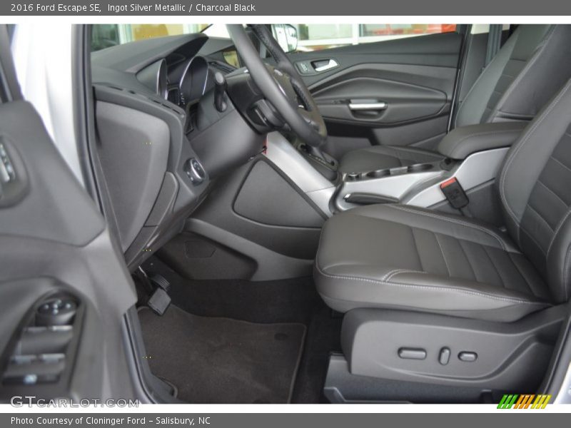 Front Seat of 2016 Escape SE