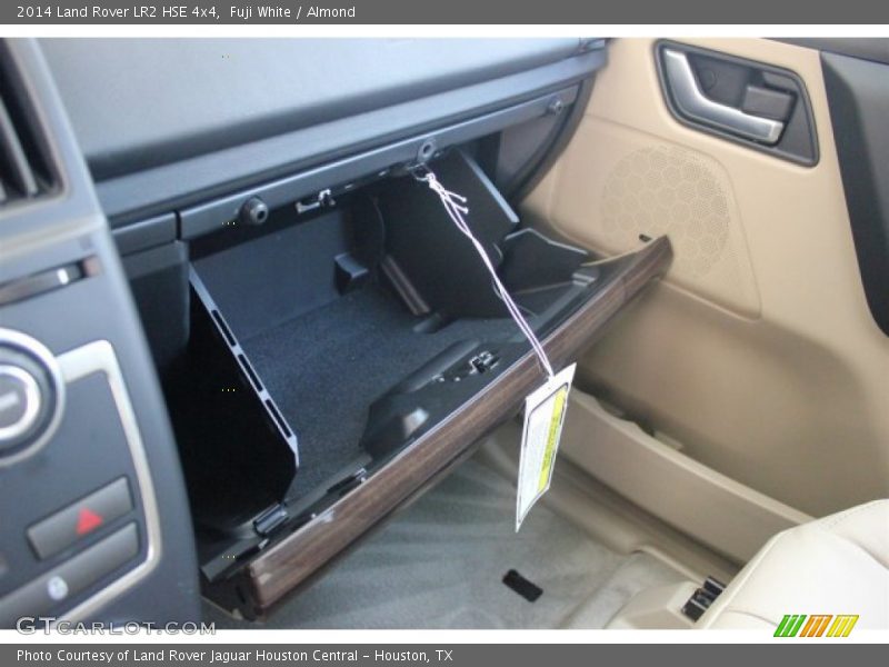 Fuji White / Almond 2014 Land Rover LR2 HSE 4x4