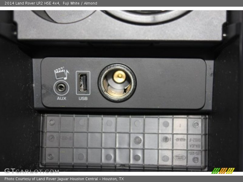 Fuji White / Almond 2014 Land Rover LR2 HSE 4x4
