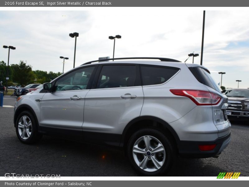 Ingot Silver Metallic / Charcoal Black 2016 Ford Escape SE