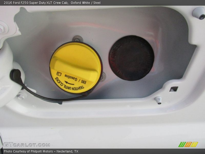 Oxford White / Steel 2016 Ford F250 Super Duty XLT Crew Cab