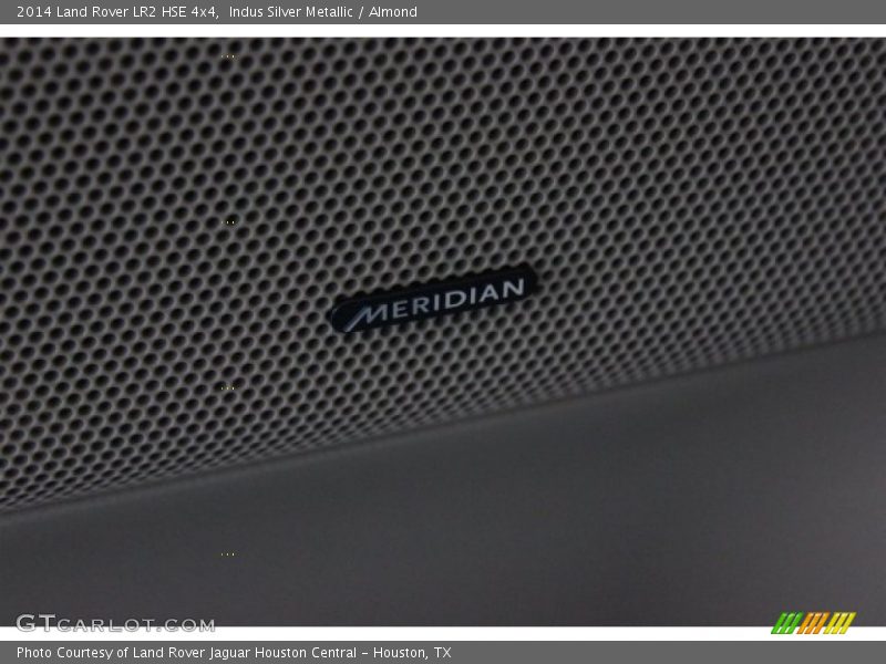 Indus Silver Metallic / Almond 2014 Land Rover LR2 HSE 4x4