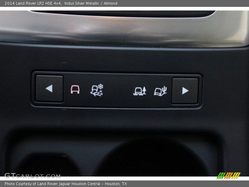Indus Silver Metallic / Almond 2014 Land Rover LR2 HSE 4x4