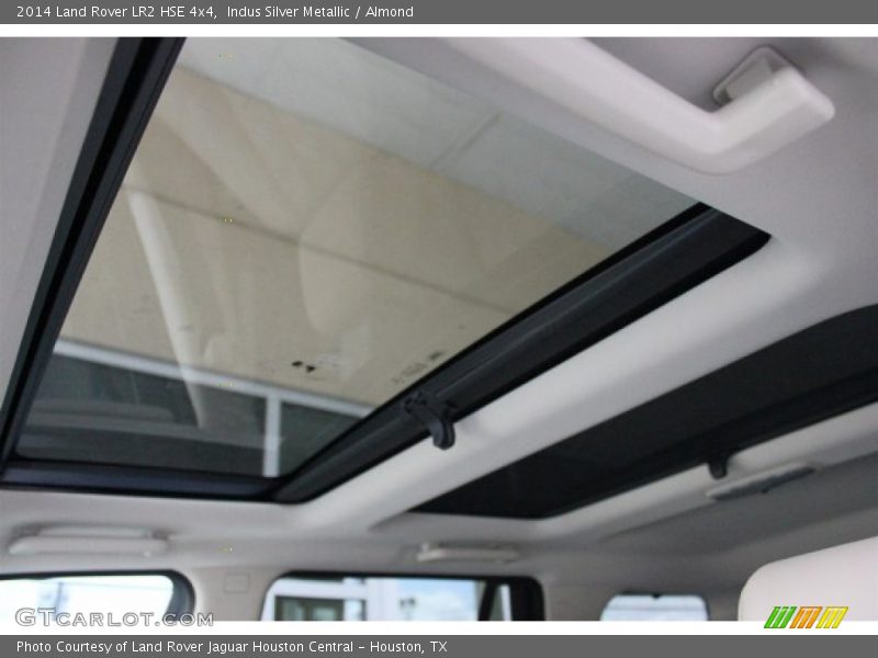 Indus Silver Metallic / Almond 2014 Land Rover LR2 HSE 4x4