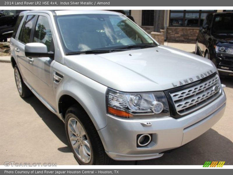Indus Silver Metallic / Almond 2014 Land Rover LR2 HSE 4x4