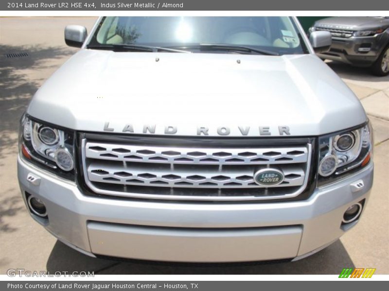 Indus Silver Metallic / Almond 2014 Land Rover LR2 HSE 4x4