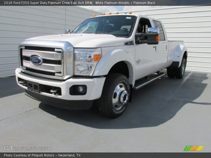 Front 3/4 View of 2016 F350 Super Duty Platinum Crew Cab 4x4 DRW
