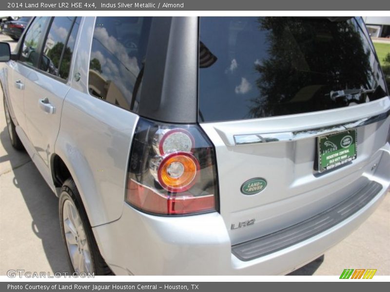 Indus Silver Metallic / Almond 2014 Land Rover LR2 HSE 4x4