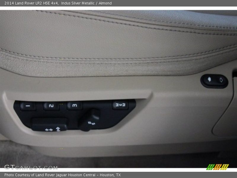 Indus Silver Metallic / Almond 2014 Land Rover LR2 HSE 4x4