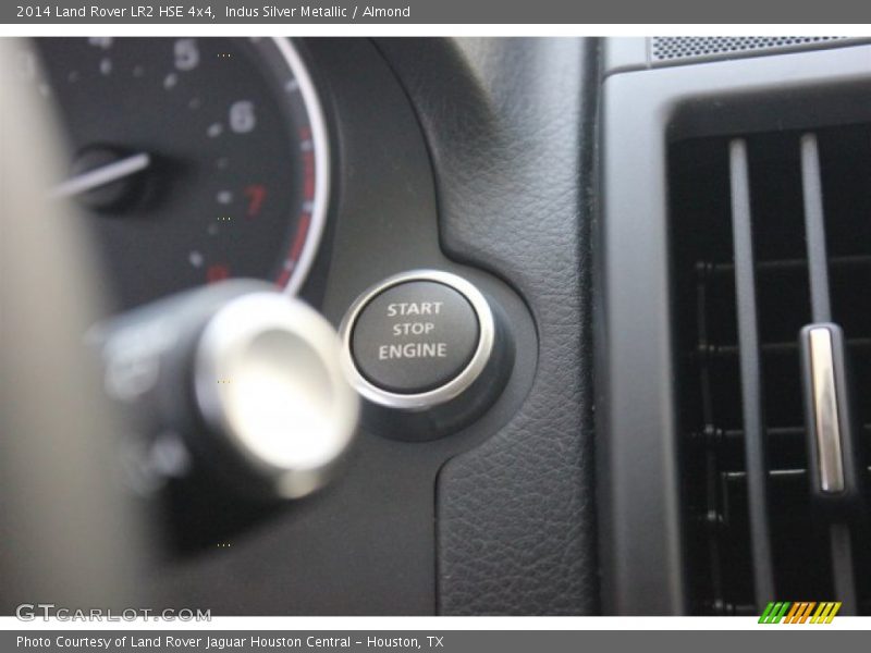 Indus Silver Metallic / Almond 2014 Land Rover LR2 HSE 4x4